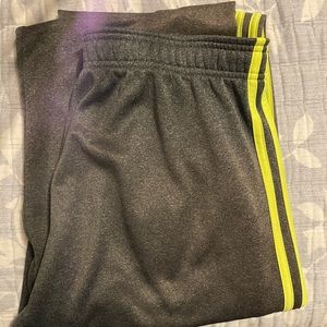 Adidas men’s medium sweat pants. No waist string included.